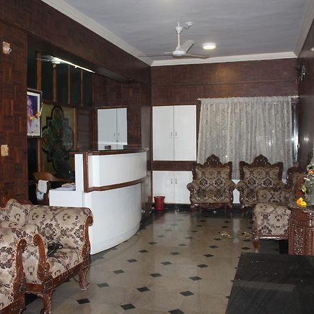 Hotel Royale Inn Vapi Exterior foto
