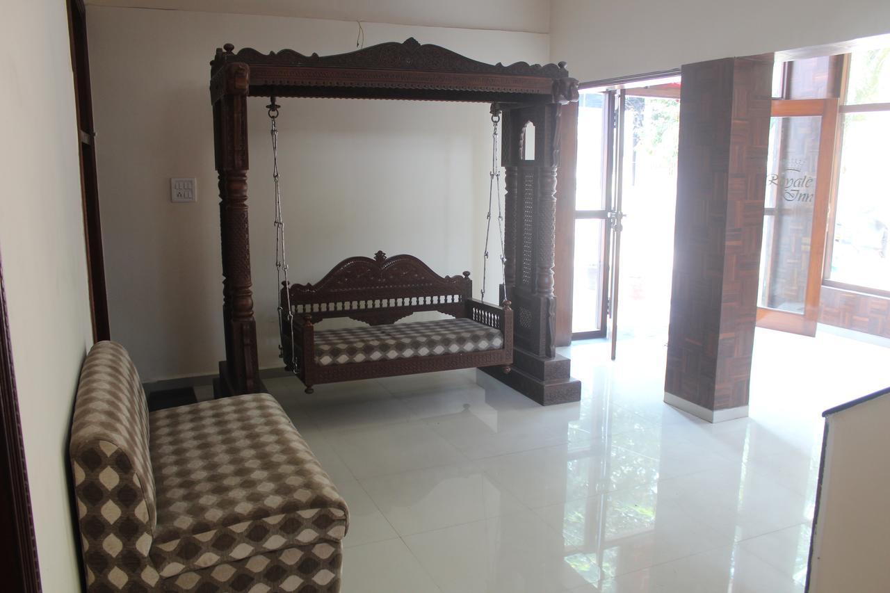 Hotel Royale Inn Vapi Exterior foto