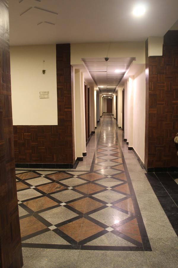Hotel Royale Inn Vapi Exterior foto