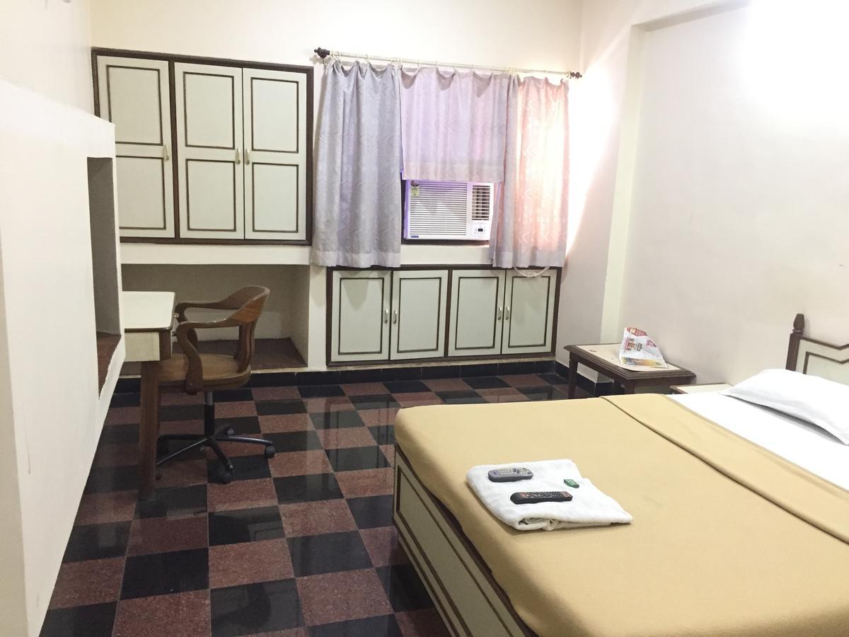 Hotel Royale Inn Vapi Exterior foto